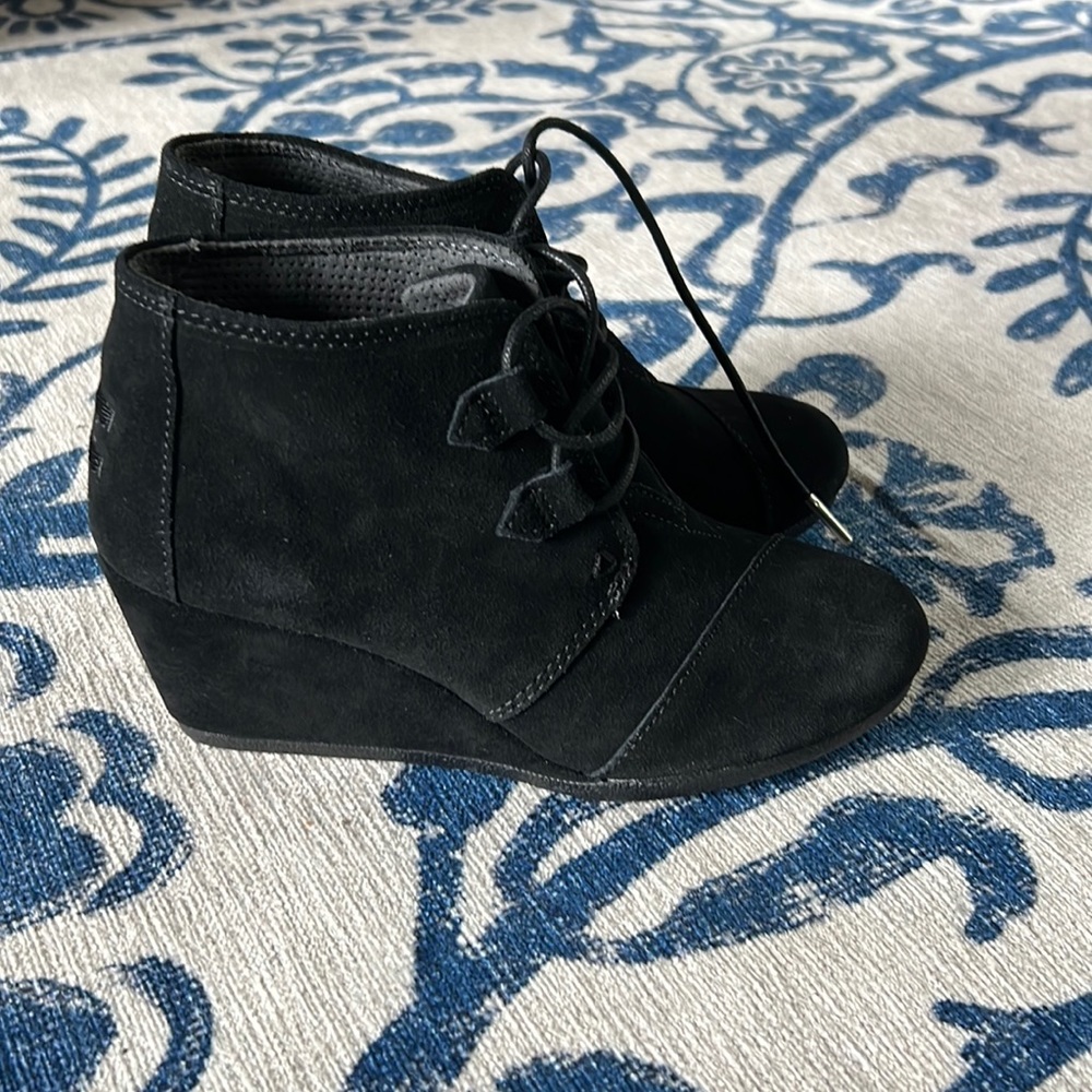 NWOT TOMS shoe bootie black 6.5